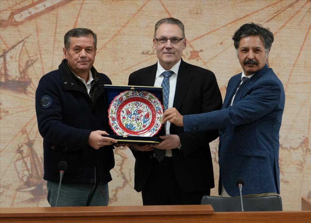 BM Genel Sekreter Yardımcısı Dardari Yalova Üniversitesi’nde Konferans Verdi